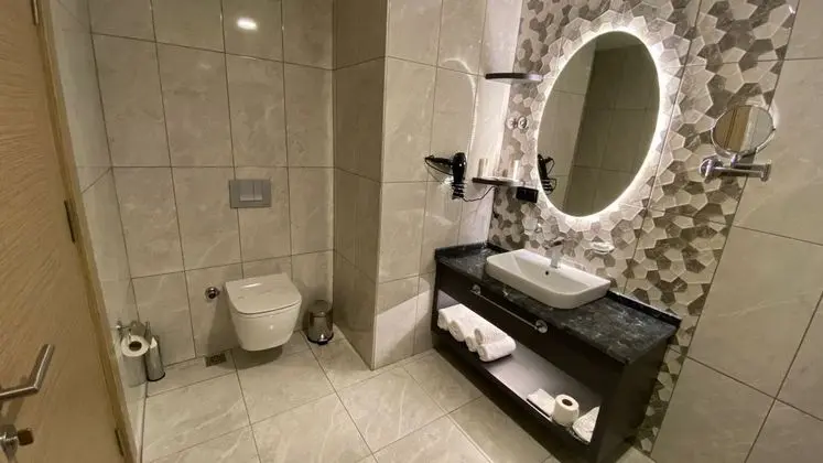 Suite, Deniz ve Dağ Manzaralı, Jakuzili