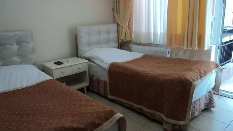 Üç Kişilik Oda, Ortak Banyo