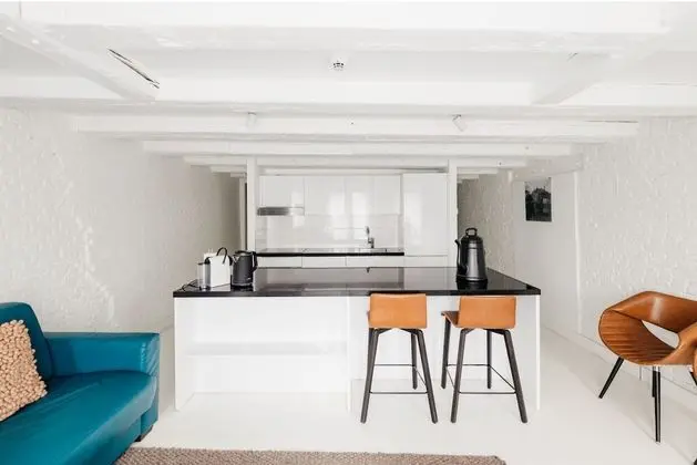 Large One-Bedroom Apartment Canal View (2 Adults)