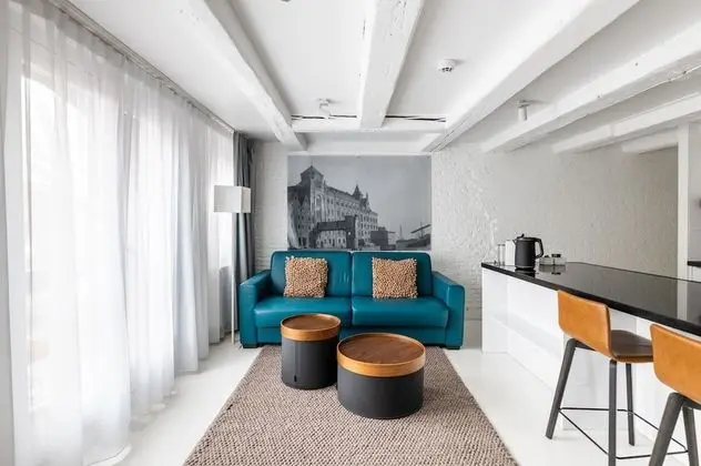 Large One-Bedroom Apartment Canal View (2 Adults)