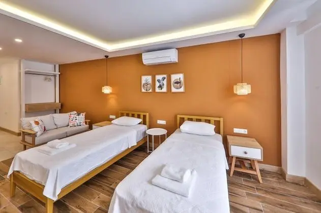 Studio, Manzarasız, Giriş Katı