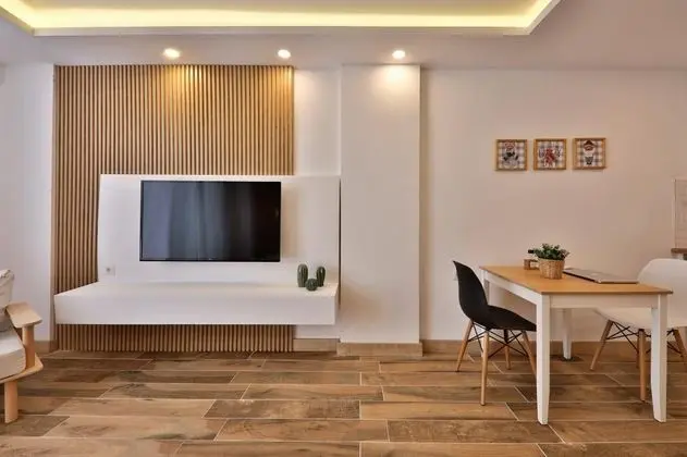 Studio, Manzarasız, Giriş Katı