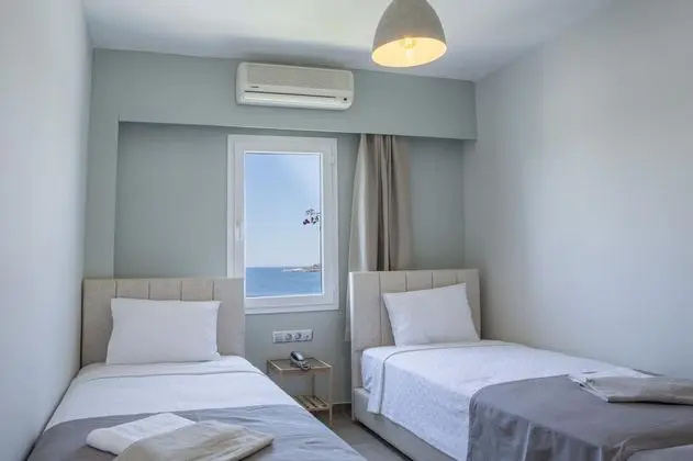Dört Kişilik Oda, Deniz Manzaralı