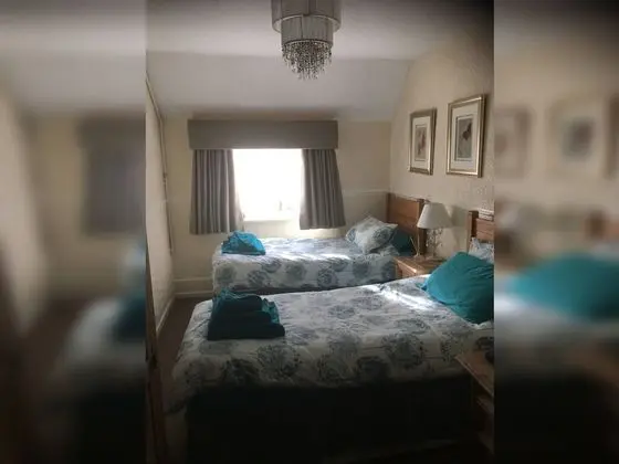 İki Ayrı Yataklı Oda, Banyolu/Duşlu