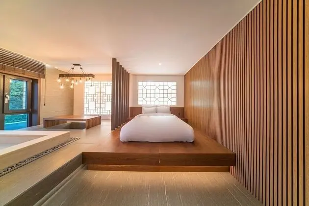 [Free Breakfast for 2] Premier Suite