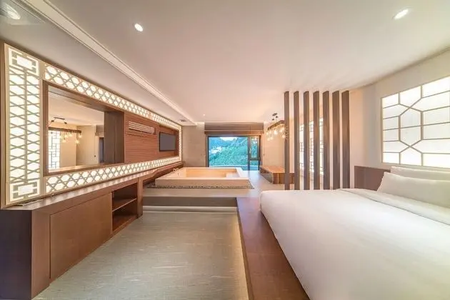 [Free Breakfast for 2] Premier Suite