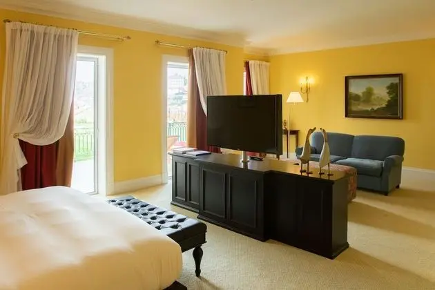 Suite - City or River or Garden View - Low Floors 1,2 of East wing requiring 2 lifts to be accessed