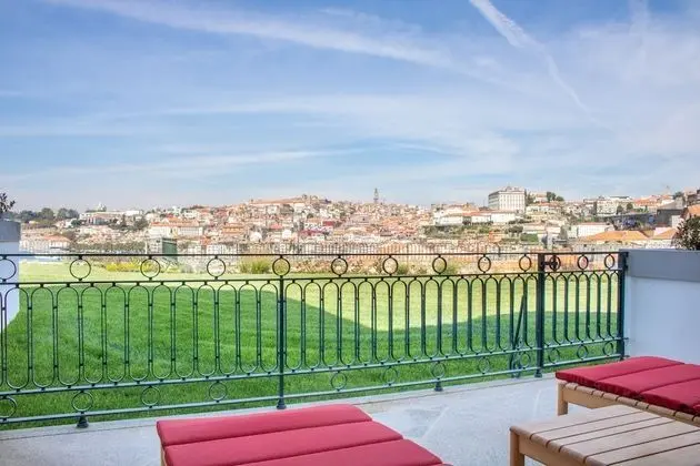 Suite - City or River or Garden View - Low Floors 1,2 of East wing requiring 2 lifts to be accessed