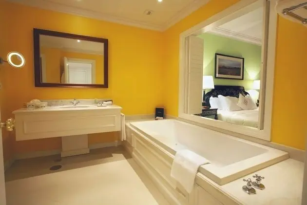 Suite - City or River or Garden View - Low Floors 1,2 of East wing requiring 2 lifts to be accessed