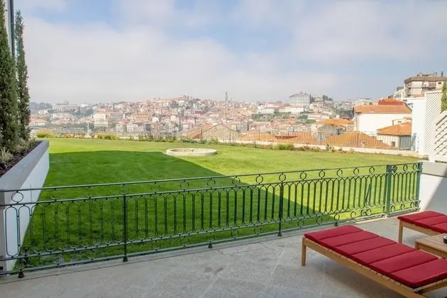 Suite - City or River or Garden View - Low Floors 1,2 of East wing requiring 2 lifts to be accessed