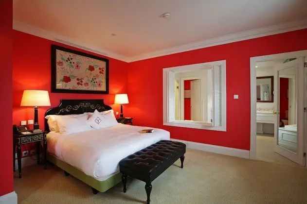 Suite Deluxe - Panoramic River and City View - Floors 3,4,5,6,7 3rd floor requires 2 lifts to access