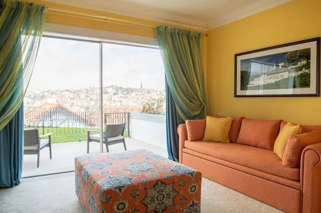 Suite Deluxe - Panoramic River and City View - Floors 3,4,5,6,7 3rd floor requires 2 lifts to access
