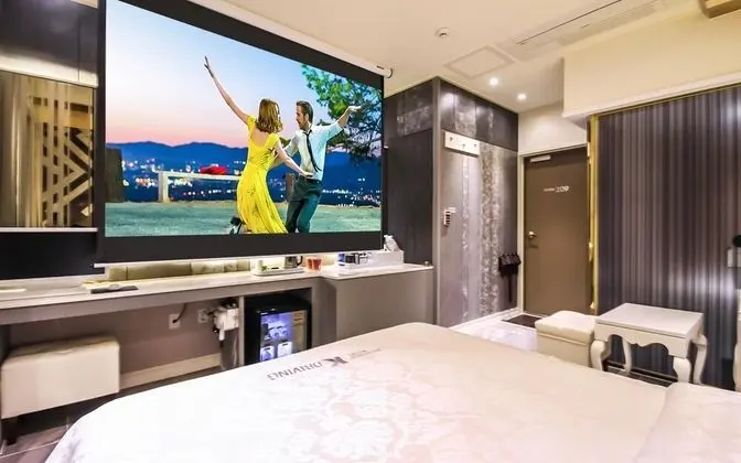 Oda (Cinema (Non-Smoking Room))