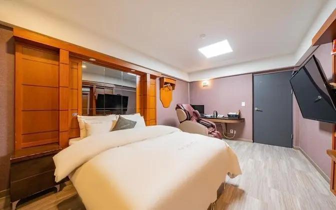 Oda (Suite (Massage Chair Sauna Netflix Av)