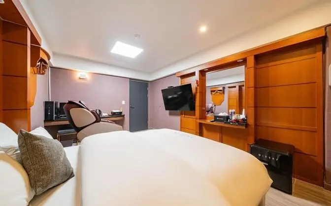 Oda (Suite (Massage Chair Sauna Netflix Av)