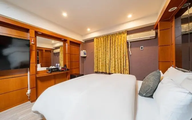 Oda (Suite (Massage Chair Sauna Netflix Av)