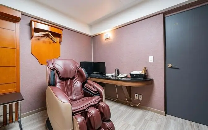 Oda (Suite (Massage Chair Sauna Netflix Av)