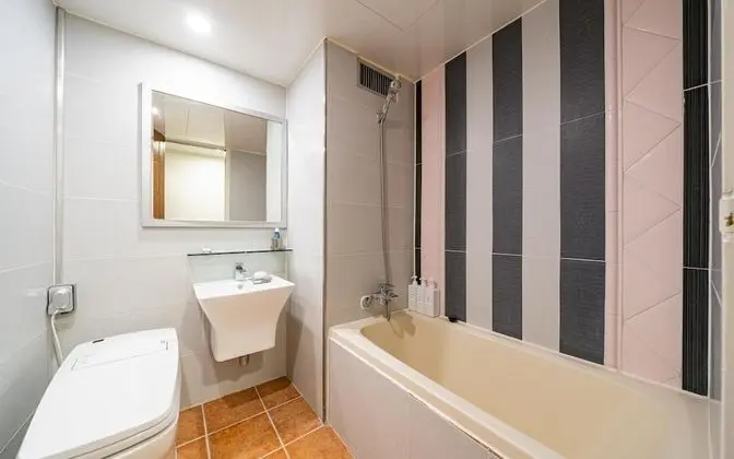 Oda (Suite (Massage Chair Sauna Netflix Av)