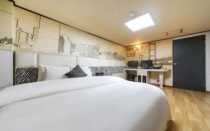 Oda (Suite (Massage Chair Sauna Netflix Av)