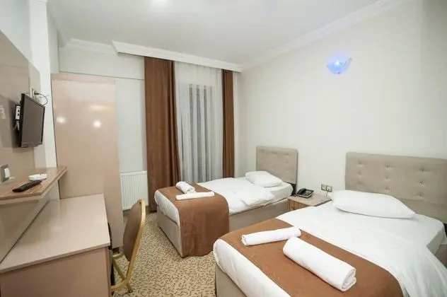 Twin, Sokak Manzaralı
