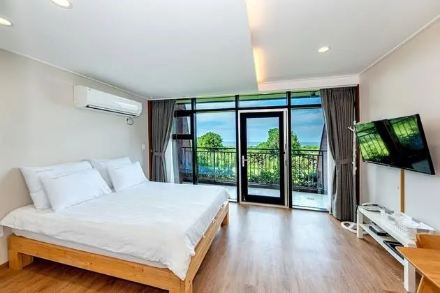 Standard Tek Büyük veya İki Ayrı Yataklı Oda (Randonly Assigned, Main Building)