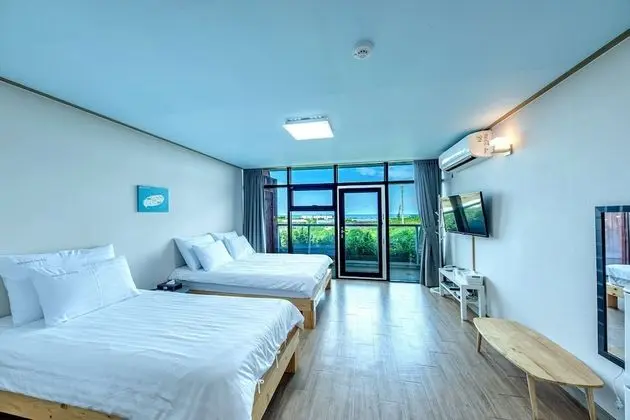 Standard Tek Büyük veya İki Ayrı Yataklı Oda (Randonly Assigned, Main Building)