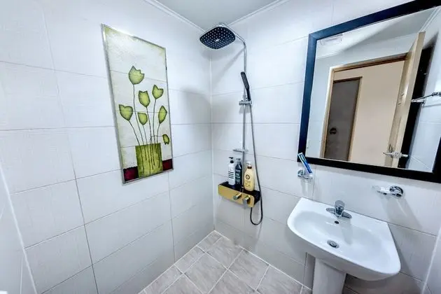 Standard Tek Büyük veya İki Ayrı Yataklı Oda (Randonly Assigned, Main Building)