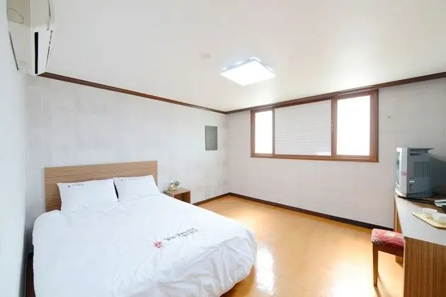 Oda (Queen Bed)