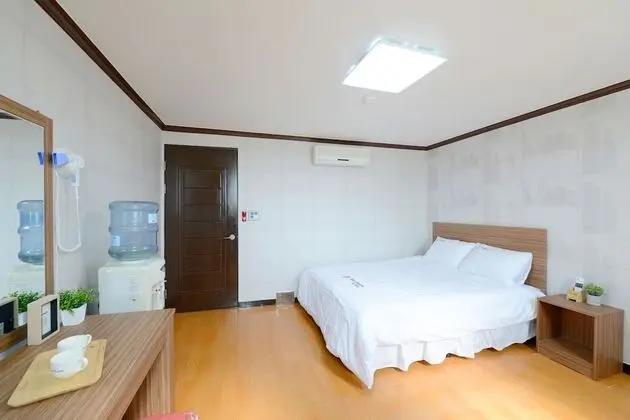 Oda (Queen Bed)