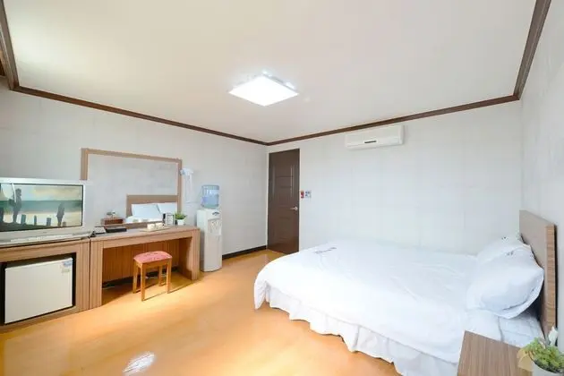 Oda (Queen Bed)