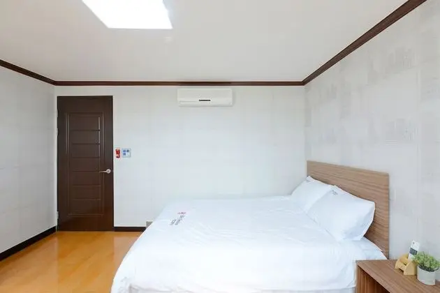 Oda (Queen Bed)