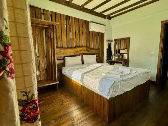 https://images.odamax.com/img/1024x768/odamax/image/upload/Villa_Yel_De_irmeni_202603200017330_PbIYVfL4918Ow7_w7GdE_QGyoZb0qRpjOyLaYcHYtHI_plaintext_638335732957339358.jpg
