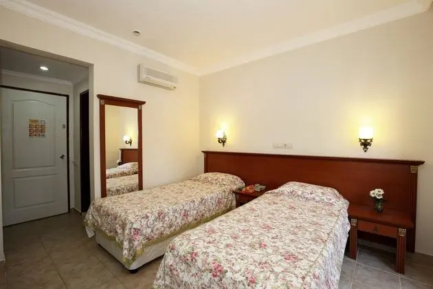 Standart Oda Havuz Manzaralı