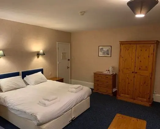 Tek Büyük veya İki Ayrı Yataklı Oda, Banyolu/Duşlu