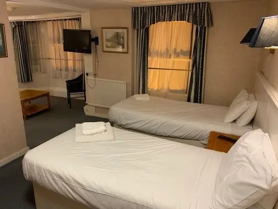 Tek Büyük veya İki Ayrı Yataklı Oda, Banyolu/Duşlu