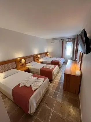Aile Odası, Havuz Manzaralı
