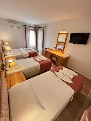 Aile Odası, Havuz Manzaralı