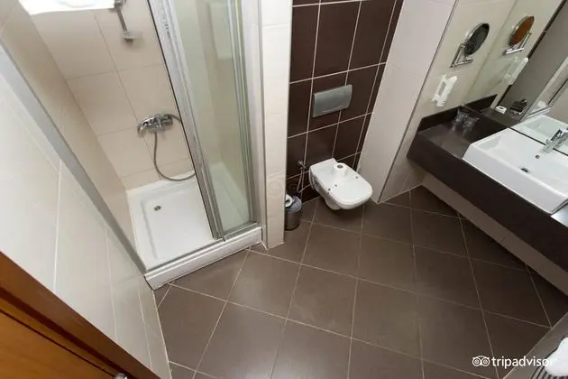 İki Çift Kişilik Yatak 1 Çift Kişilik Yatak