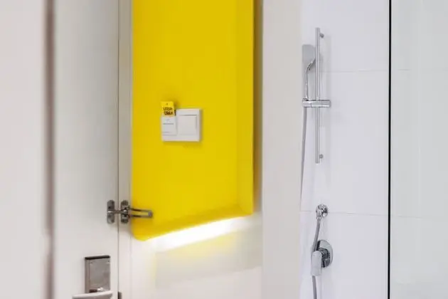 Standard Oda, Bahçe Manzaralı (YELLO)