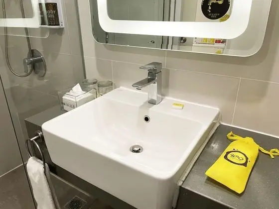 Tek Büyük veya İki Ayrı Yataklı Oda, Şehir Manzaralı (YELLO)