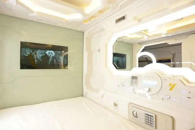 Queen Capsule
