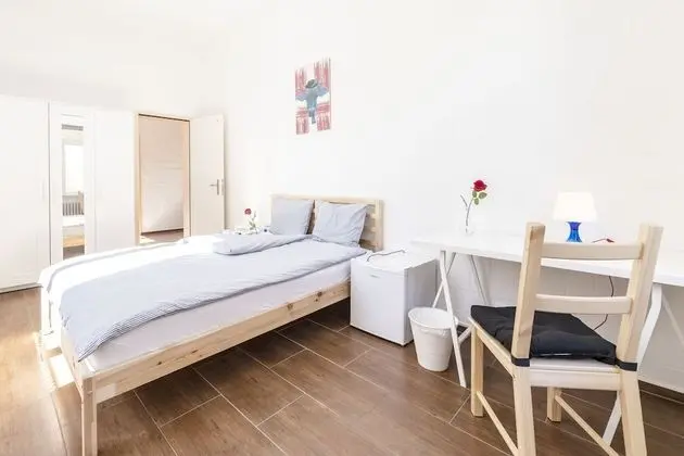 Basic Tek Büyük Yataklı Oda (Yellow Inn 5)