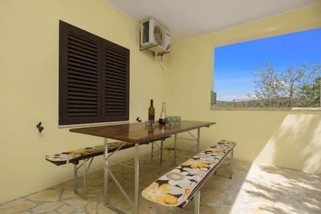 Ev (Yellow - parking and grill - H(4+2))