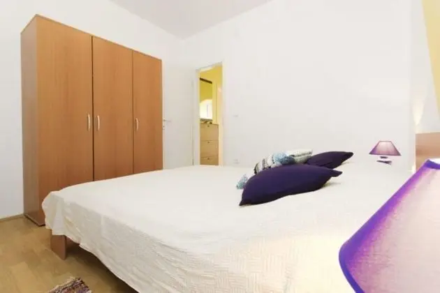 Ev (Yellow - parking and grill - H(4+2))