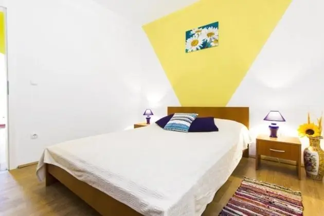 Ev (Yellow - parking and grill - H(4+2))