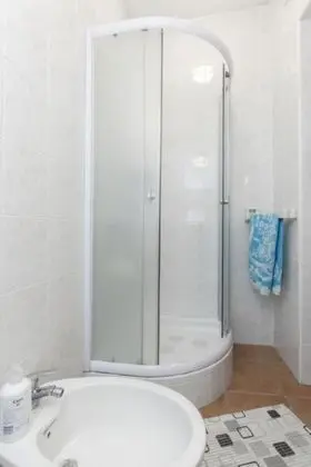 Ev (Yellow - parking and grill - H(4+2))