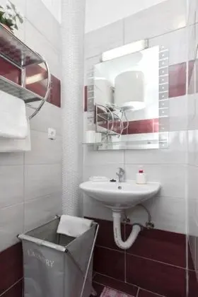 Ev (Yellow - parking and grill - H(4+2))