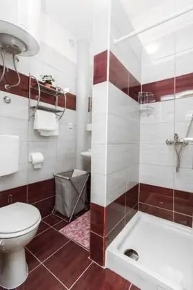 Ev (Yellow - parking and grill - H(4+2))