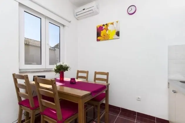 Ev (Yellow - parking and grill - H(4+2))