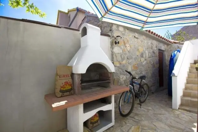 Ev (Yellow - parking and grill - H(4+2))